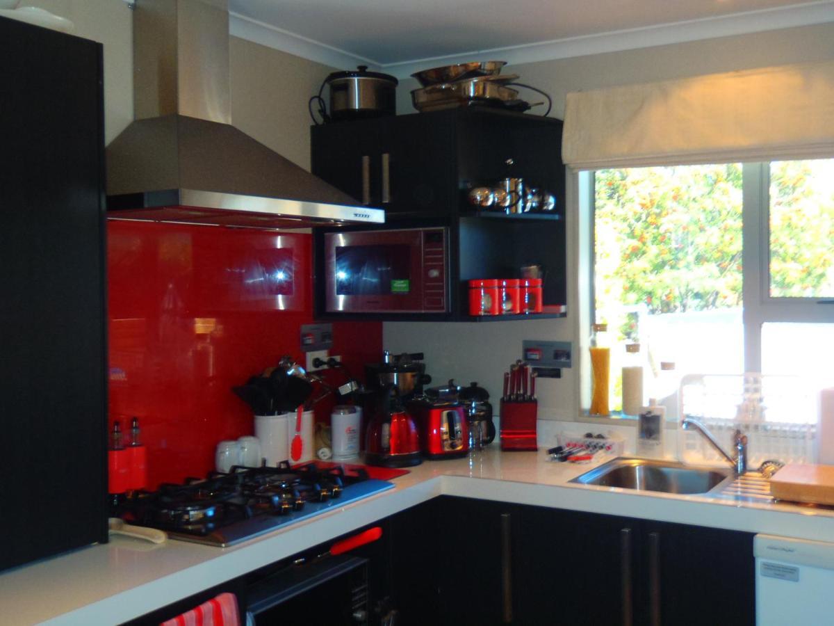 Lakefront Fantail Cottage Lake Hawea, Wanaka Extérieur photo
