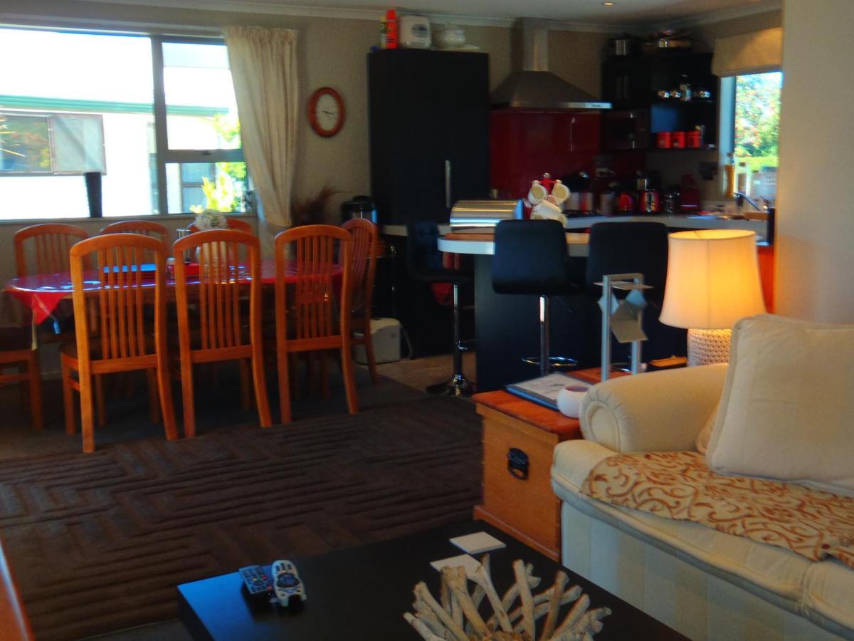 Lakefront Fantail Cottage Lake Hawea, Wanaka Extérieur photo