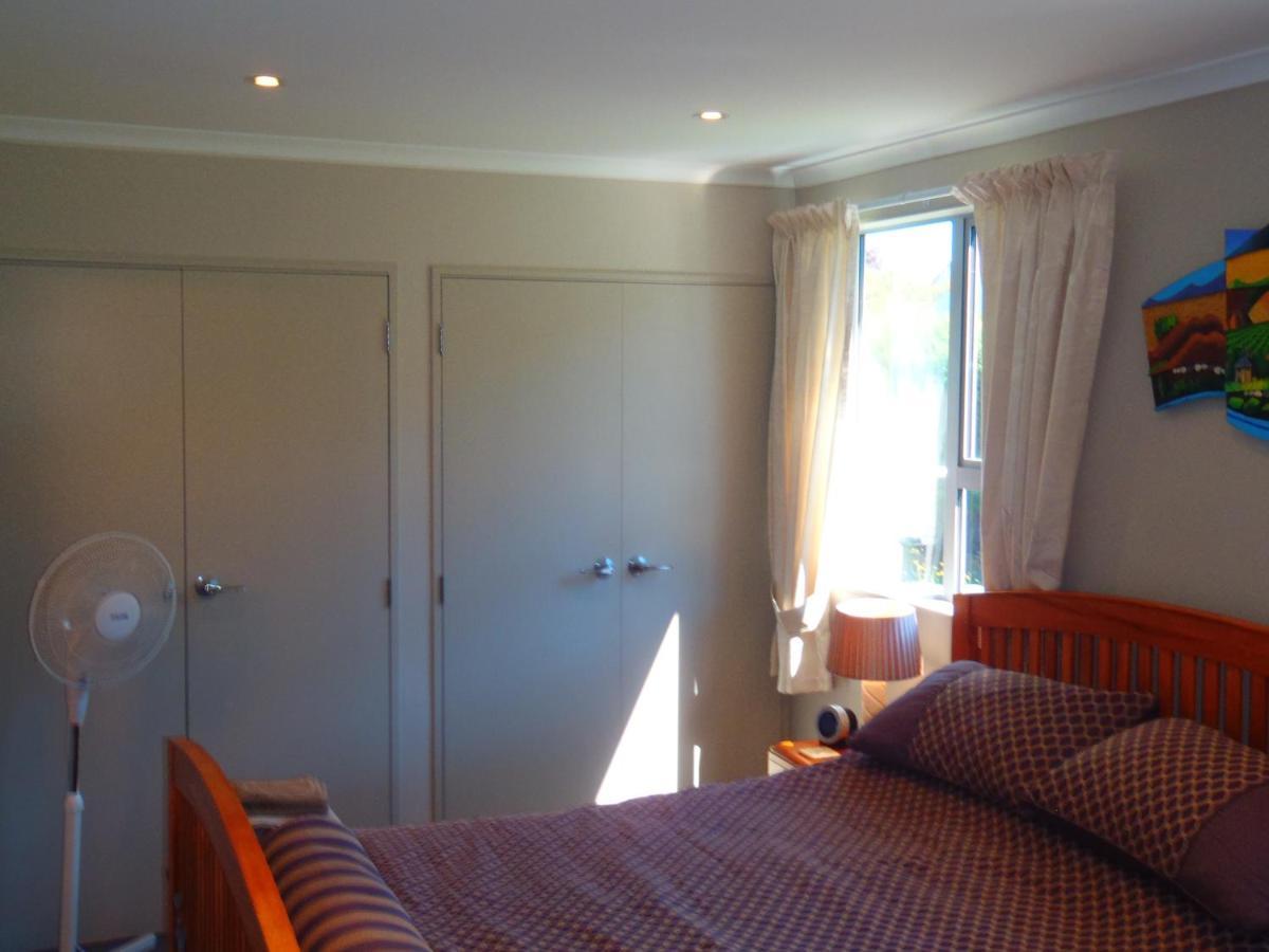 Lakefront Fantail Cottage Lake Hawea, Wanaka Extérieur photo