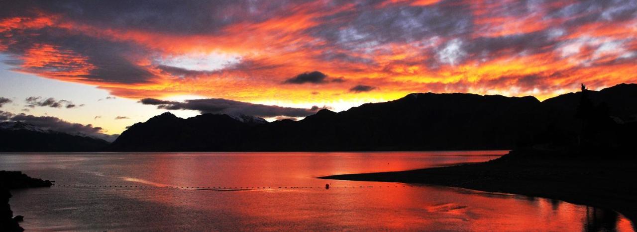 Lakefront Fantail Cottage Lake Hawea, Wanaka Extérieur photo